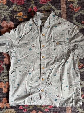 Duluth Trading Co Light Gray Shirt with Teal & Red Fishing Motif